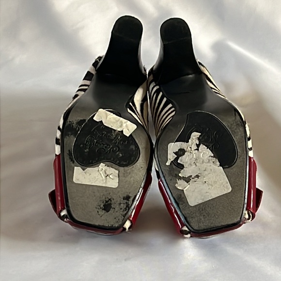 Naughty Monkey white and black zebra peep toe heels pumps with red patent Sz 8.5 - Picture 3 of 7